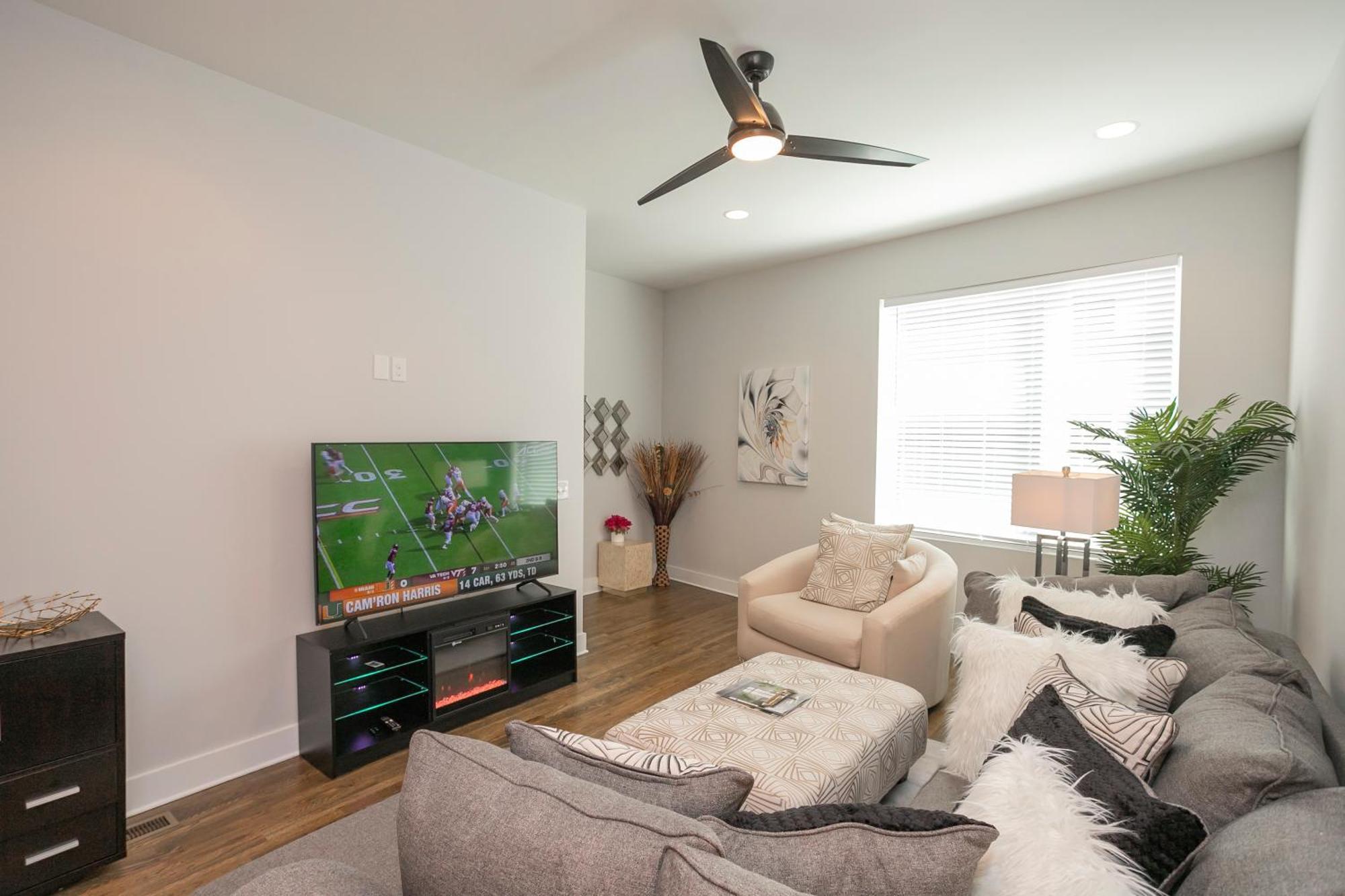Luxury Townhome Skyline Views Mins To Dt Nashville Buitenkant foto