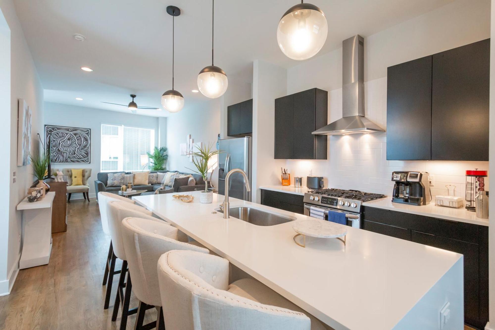 Luxury Townhome Skyline Views Mins To Dt Nashville Buitenkant foto